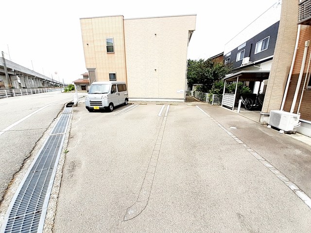 ハーティネスⅠ 駐車場
