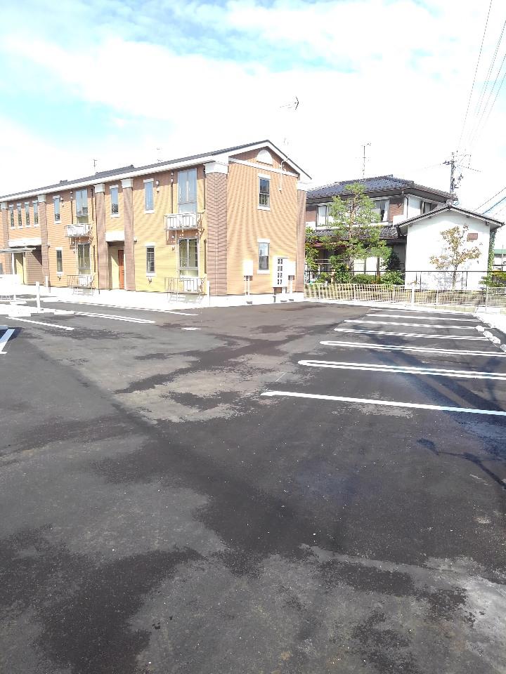ハイアイランド柳橋 駐車場
