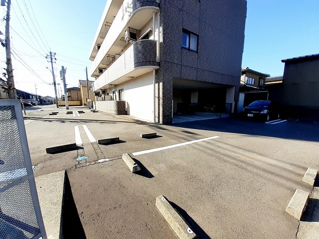 ソレイユ・Ｔ 駐車場