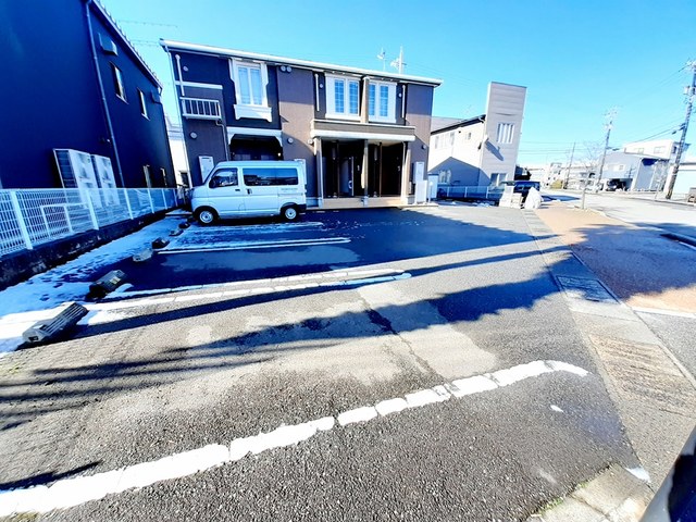 リンデン 駐車場
