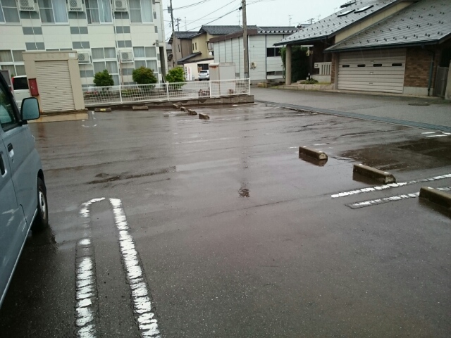 アプリコットガーデン 駐車場