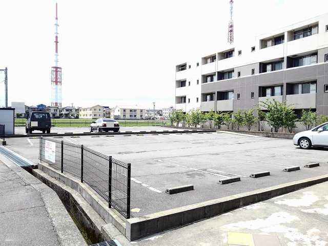 グレープハウス 駐車場