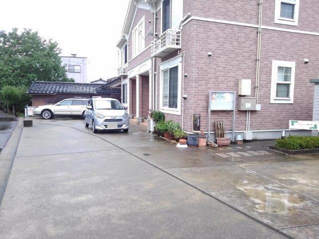 メープル城南 駐車場