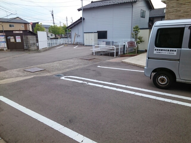 ラ　ルーチェ 駐車場