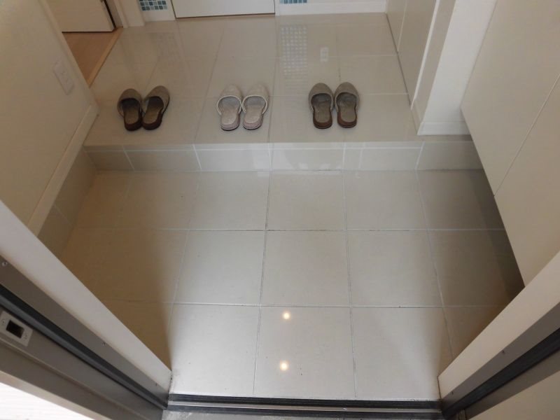 リンジュドゥプリム 玄関