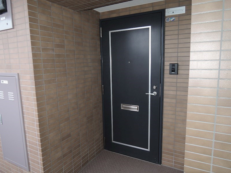 メゾンドシャングリラA棟 玄関