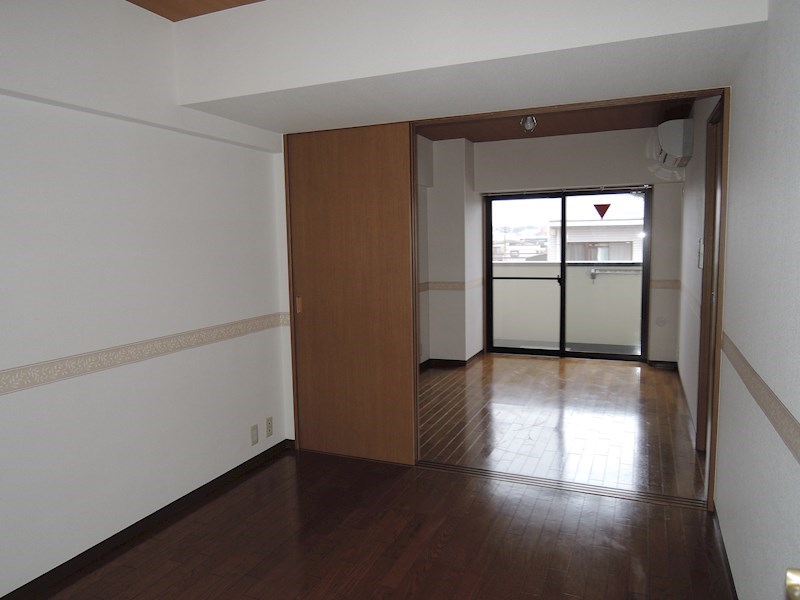 メゾンドシャングリラA棟 リビング