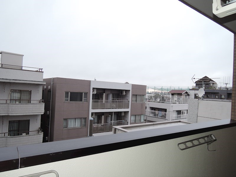 メゾンドシャングリラA棟 ベランダ