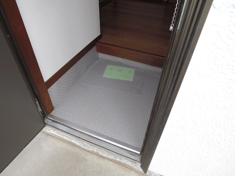 メゾン臼田 玄関