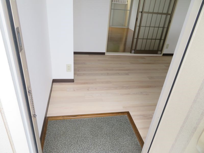 スプリーム1 玄関