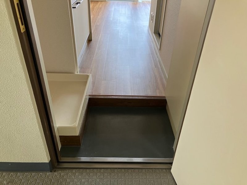 グランドゥール登戸 玄関