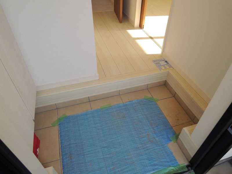 ルミナスF 玄関