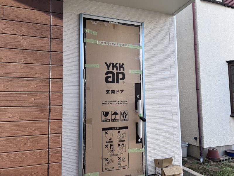 ルミナスF 玄関