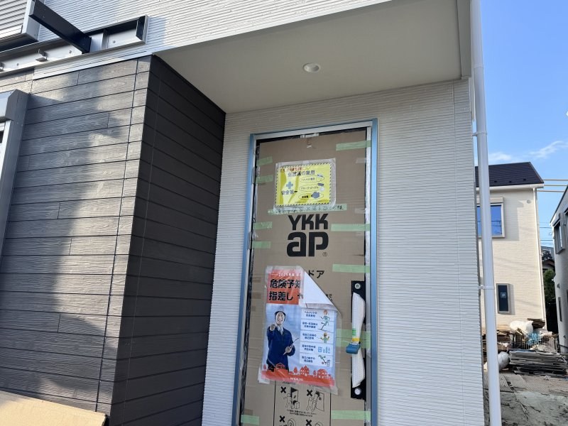 ルミナスF 玄関