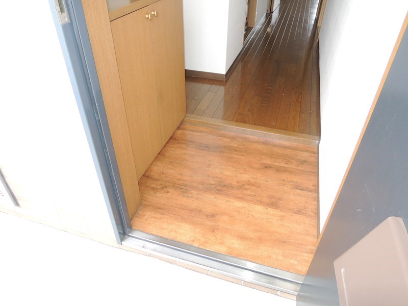 メゾンドシャングリラA棟 玄関