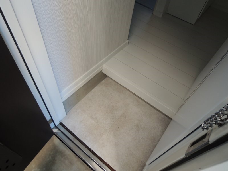 メゾンドシャルマン 玄関