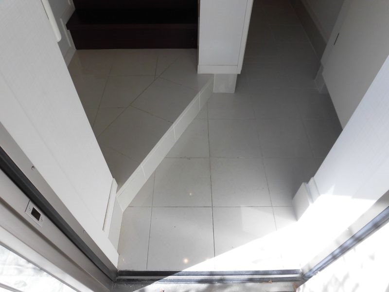 リンジュドゥプリム 玄関