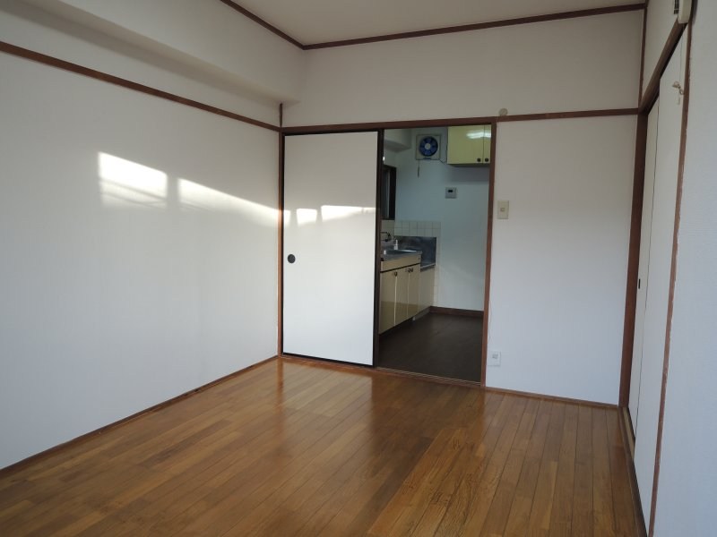 中里マンション ベッドルーム