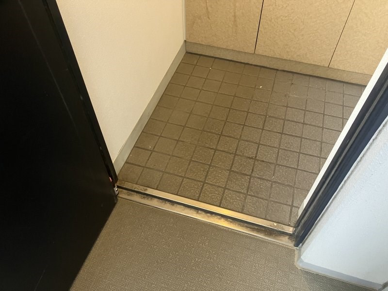 ライブヴィラ多摩 玄関