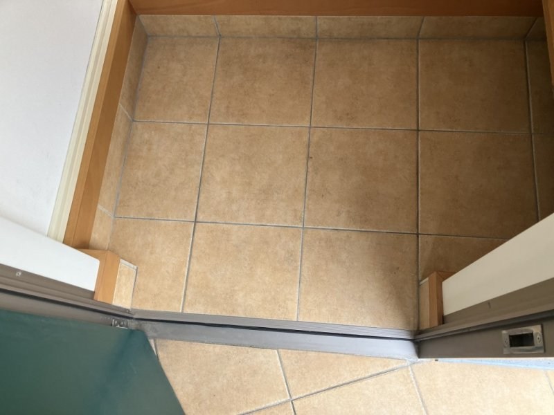 トリプルワン 玄関