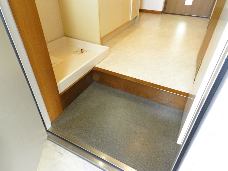 フェイム西ノ京 玄関