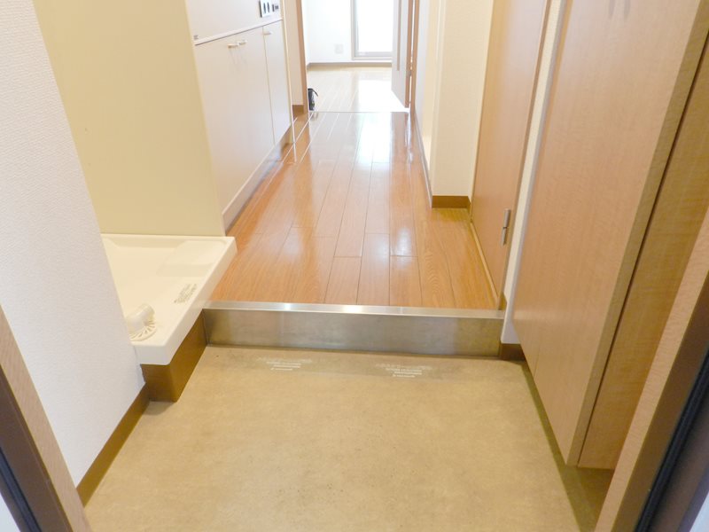 アート衣笠 玄関