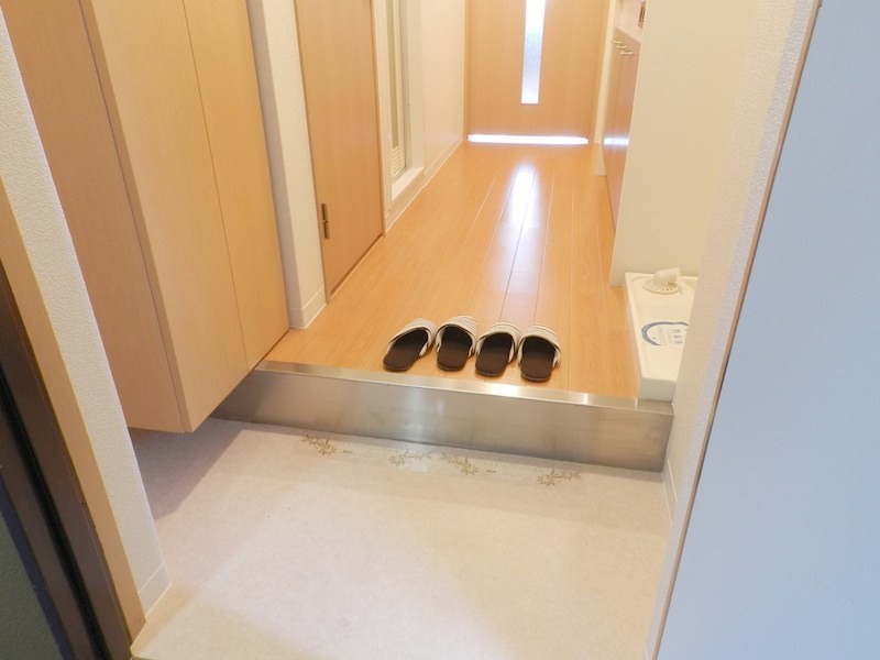 ハウスセゾン朱雀大路 玄関