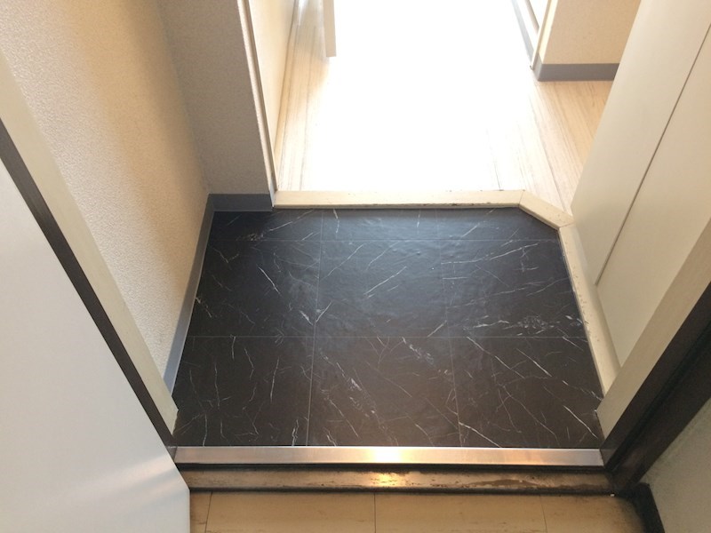 ハウスセゾンビル 玄関