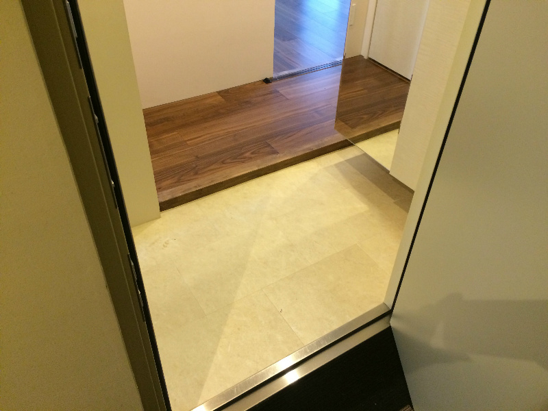 モンドール西院 玄関