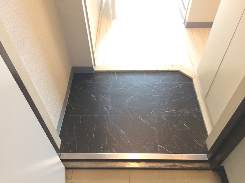 ハウスセゾンビル 玄関
