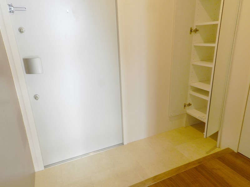 モンドール西院 玄関