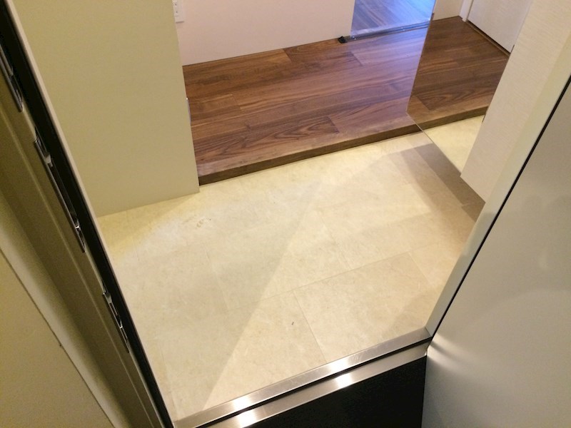 モンドール西院 玄関