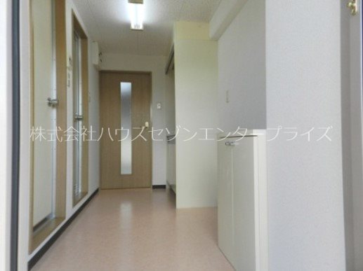 サンライズ西田 玄関