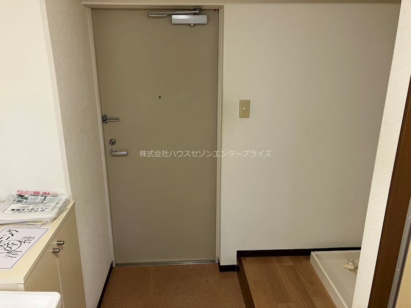 ルミエール吉岡 玄関