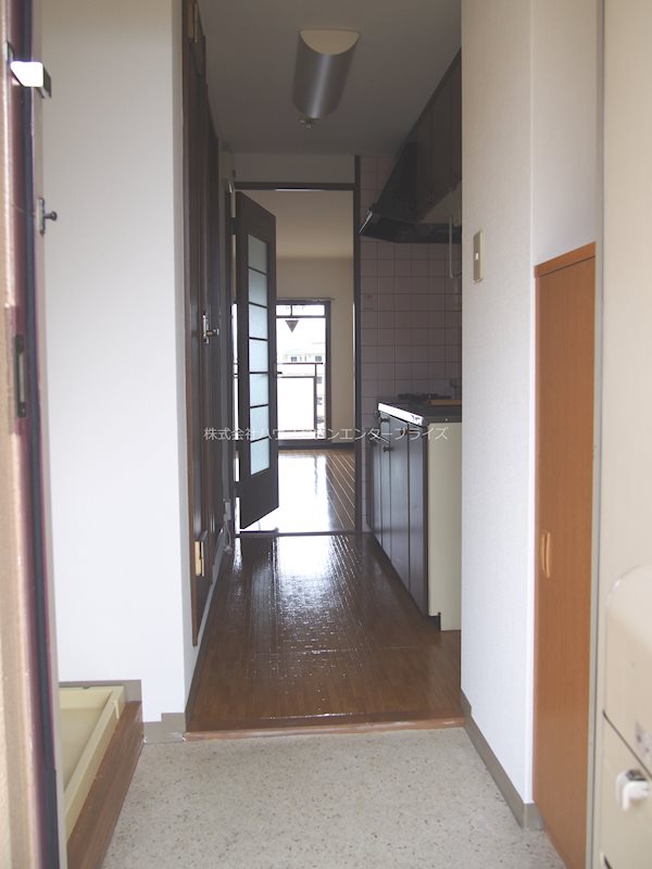 ラ・ルースⅡ 玄関