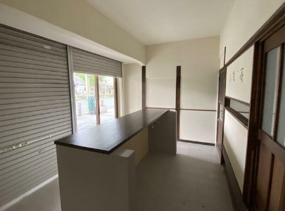 小山上総町店舗 玄関