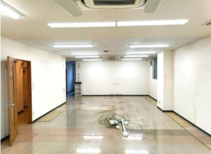 きりん高辻ビル 玄関