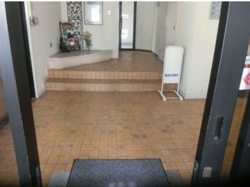 白川ビル 玄関
