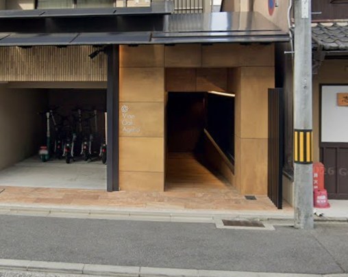 Vine Oak Ageha 玄関