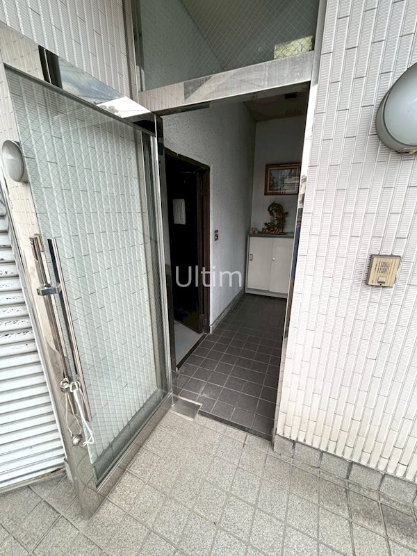深草東伊達町16-1店舗 玄関
