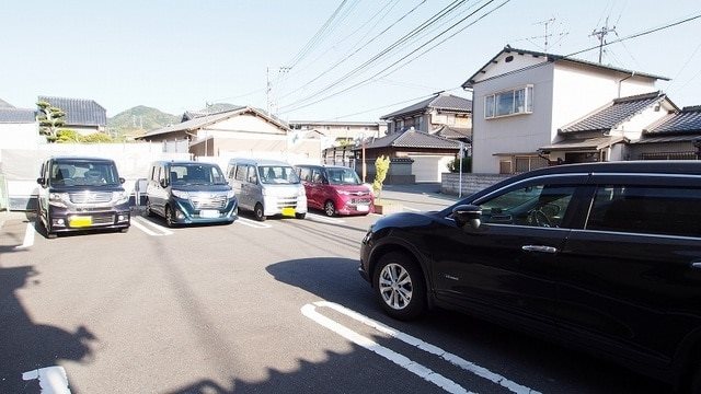 グランクリュー上の原 駐車場