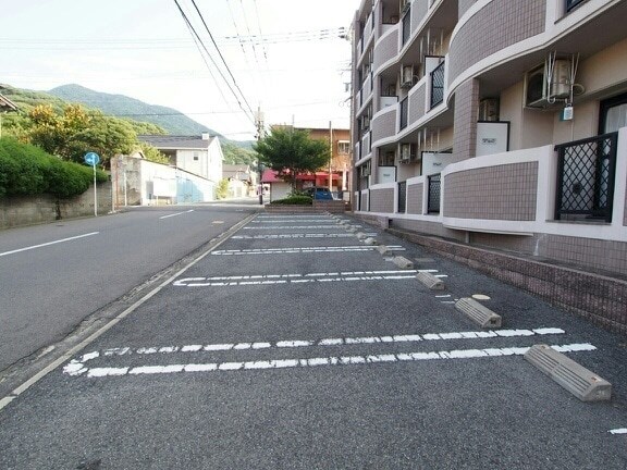 フリーアメニティONE 駐車場