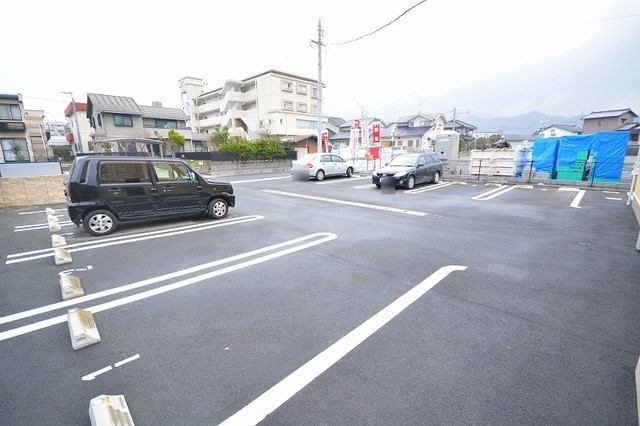 メゾンド・トゥルー 駐車場