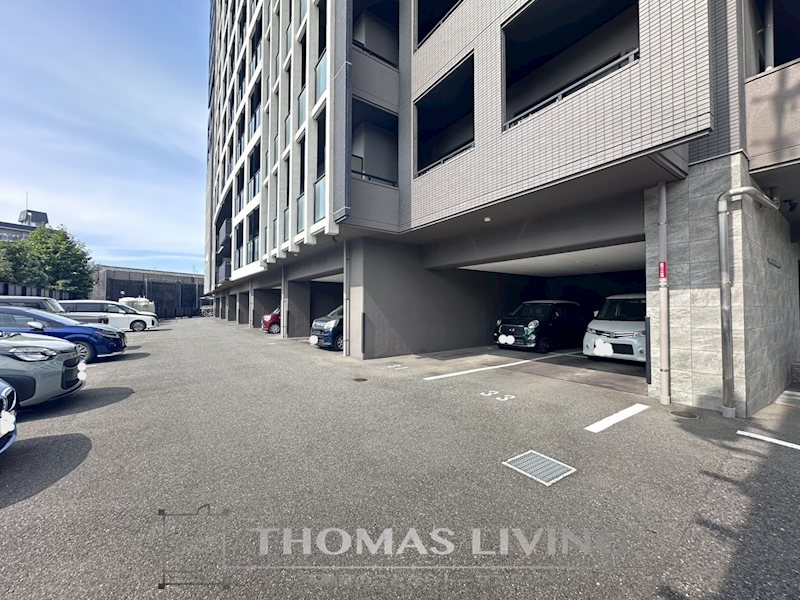 THE SQUARE Platinum Residence 駐車場