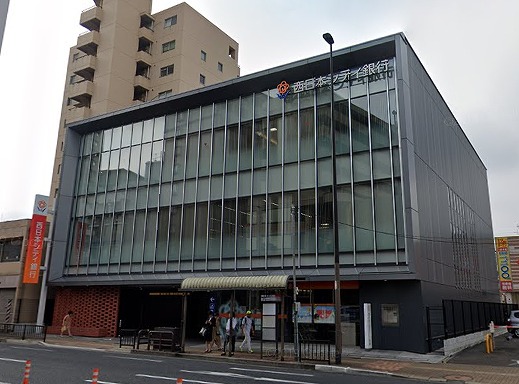 アルティザ小倉 銀行