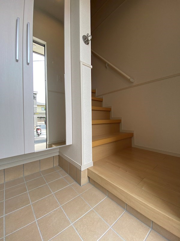 ヴィラルーチェ 　A棟 玄関