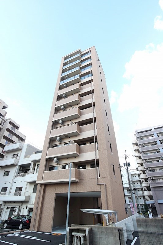 1フロア2世帯で全戸角部屋のマンションです。