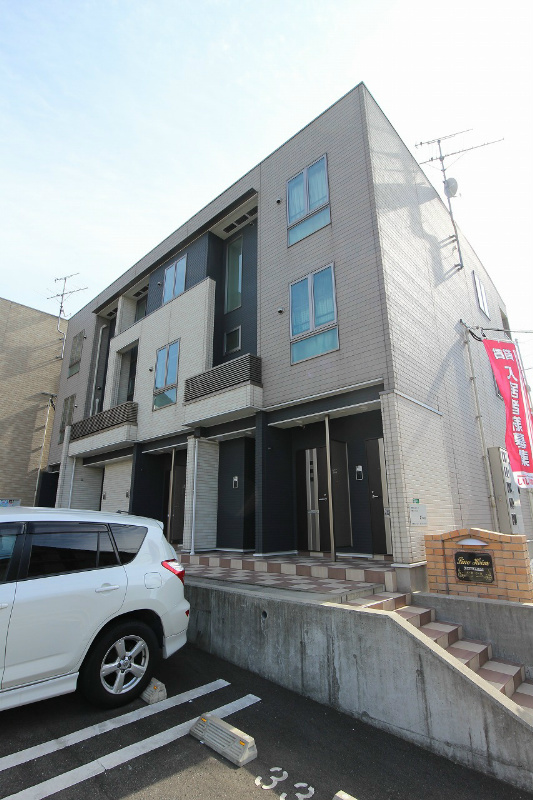ラインハイム足立山 A棟 外観