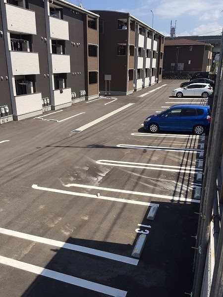 エクスクルーシブⅣ 駐車場