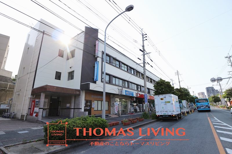 学園大通りにあるマンションです。